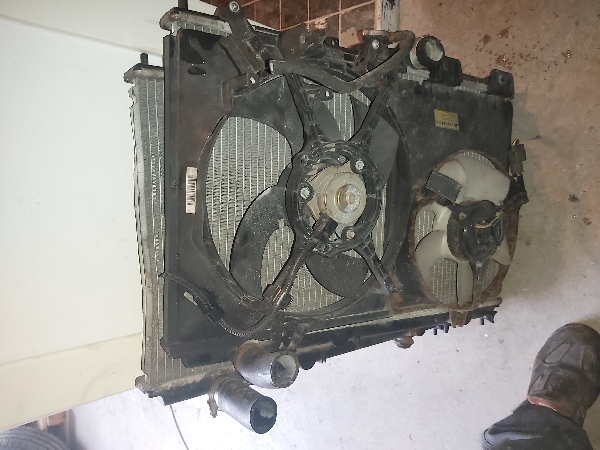 mitsubishi-carisma-su-fan-motoru-ve-davlumbazi-96-2005