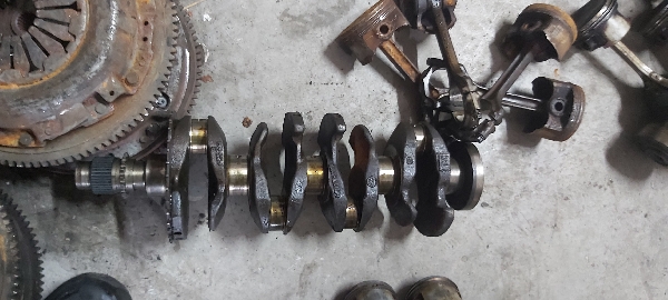 mitsubishi-lancer-15-krank-mili-orjinal-standart-piston-kolu